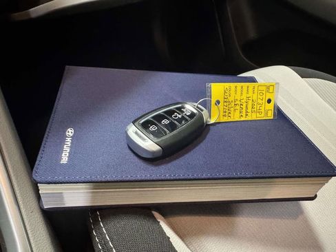 Used 2025 Hyundai Venue SEL FWD image 35