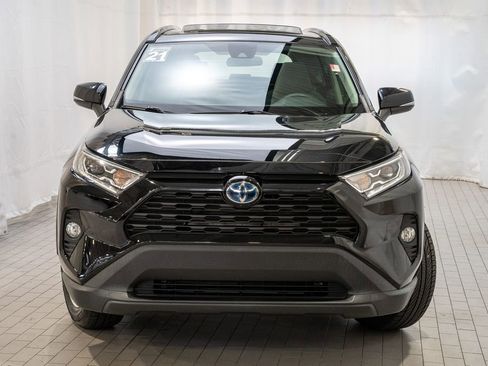 Used 2021 Toyota RAV4 XLE w/ Convenience Package image 2