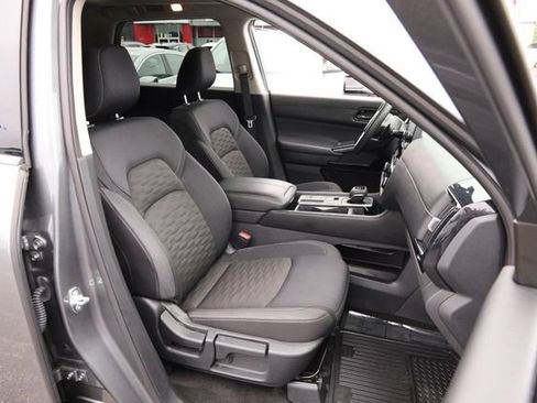 Certified 2025 Nissan Pathfinder SV w/ SV Premium Package FWD image 30