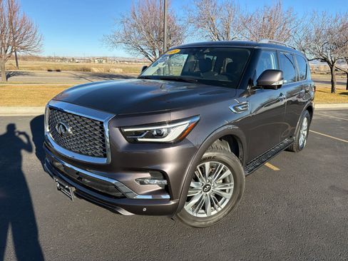 Used 2024 INFINITI QX80 Luxe image 3