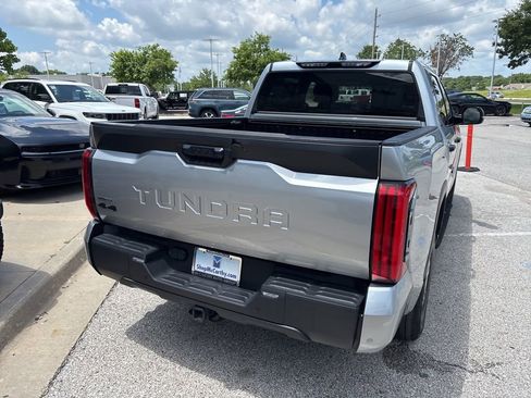 Used 2022 Toyota Tundra SR5 w/ SR5 Convenience Package AWD/4WD image 25