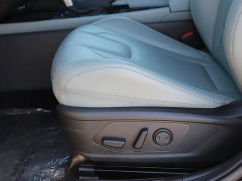 Used 2025 Hyundai Elantra Limited image 10