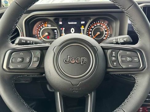 New 2025 Jeep Gladiator Rubicon w/ Convenience Group image 22