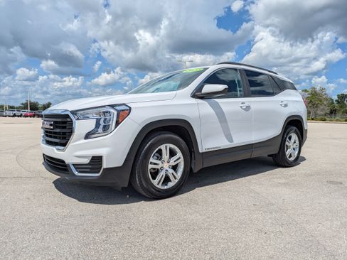 Used 2022 GMC Terrain SLE w/ Driver Convenience Package FWD image 8