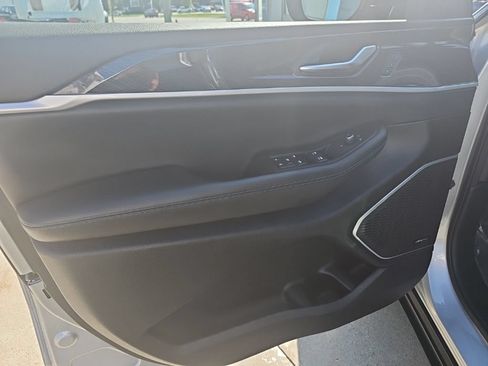 Certified 2024 Jeep Grand Cherokee Trailhawk w/ Advanced Protech Group II AWD/4WD image 19