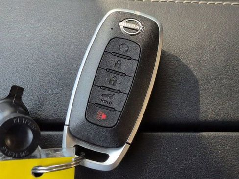 Used 2025 Nissan Rogue SV FWD image 26