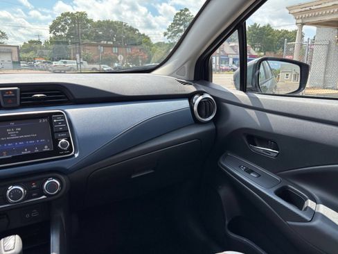 Used 2025 Nissan Versa SV FWD image 33