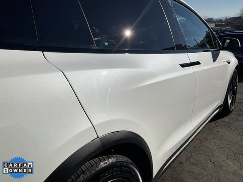 Used 2023 Tesla Model X image 89