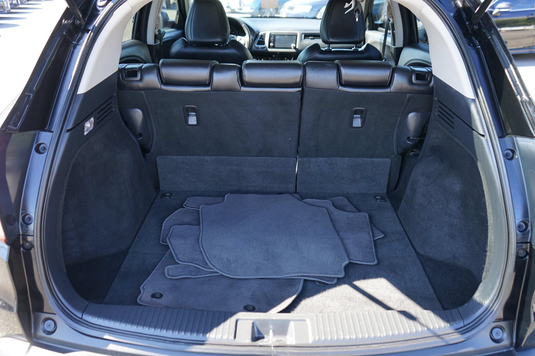 Used 2021 Honda HR-V EX-L image 10