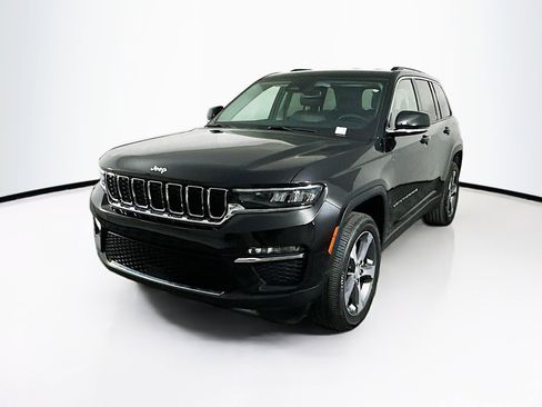 Used 2023 Jeep Grand Cherokee Limited w/ Trailer Tow Prep Group (B) image 3