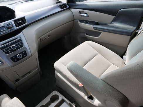 Used 2014 Honda Odyssey LX image 11