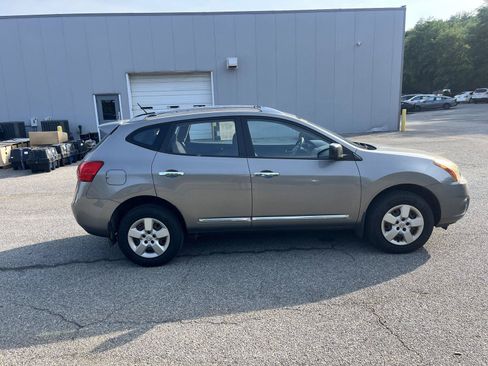 Used 2014 Nissan Rogue S w/ Convenience Package AWD/4WD image 8