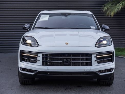 Certified 2025 Porsche Cayenne image 7