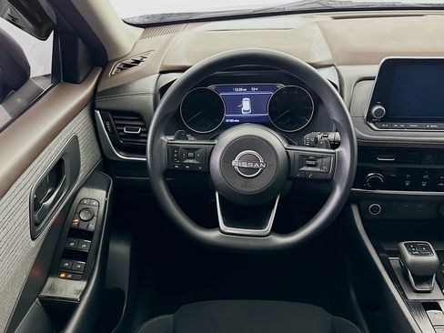 Used 2023 Nissan Rogue S image 18