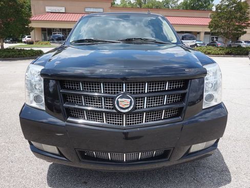 Used 2013 Cadillac Escalade Premium image 4
