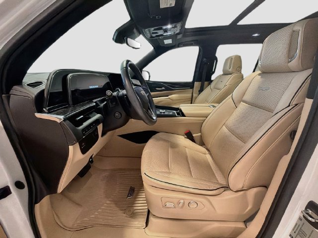 Certified 2024 Cadillac Escalade Premium Luxury AWD/4WD image 18