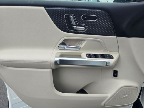New 2026 Mercedes-Benz GLB 250 4MATIC image 33