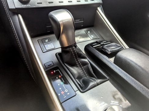 Used 2015 Lexus IS 250 4dr Sport Sdn AWD image 30