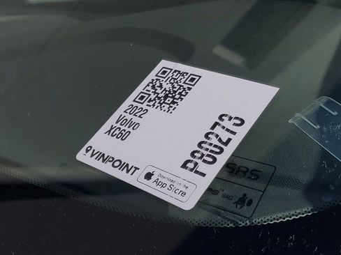 Certified 2022 Volvo XC60 B5 Momentum image 28