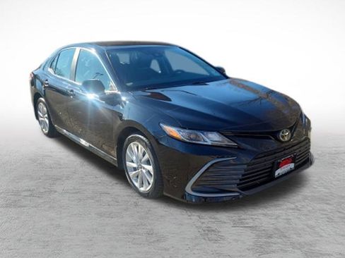 Certified 2023 Toyota Camry LE image 3