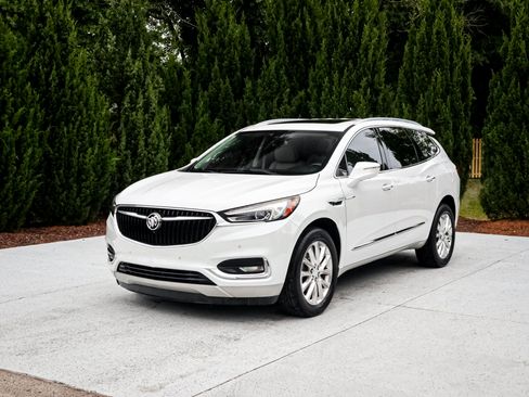 Used 2019 Buick Enclave Premium w/ Experience Buick Package FWD image 5