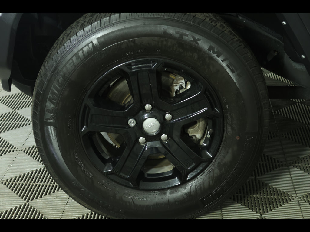 Used 2022 Jeep Wrangler Sport AWD/4WD image 7