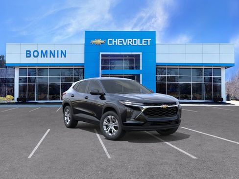 New 2026 Chevrolet Trax LS FWD image 2