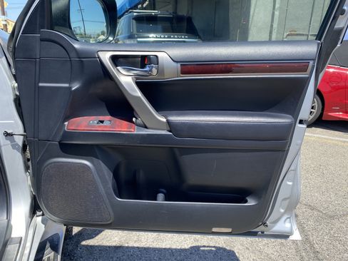 Used 2011 Lexus GX 460 image 25