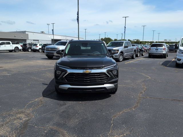Used 2025 Chevrolet TrailBlazer LT w/ Driver Confidence Package FWD image 2