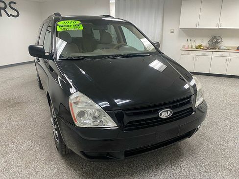 Used 2010 Kia Sedona LX image 3
