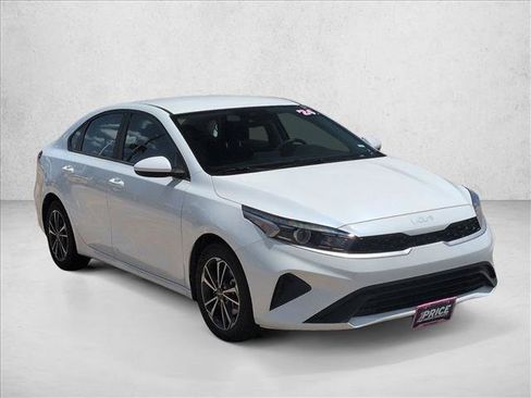 Used 2024 Kia Forte LXS FWD image 3