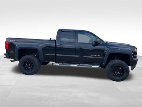 Used 2018 Chevrolet Silverado 1500 Custom w/ Custom Value Package AWD/4WD image 9