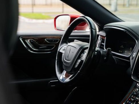 Used 2017 Lincoln Continental Select w/ Technology Package image 30