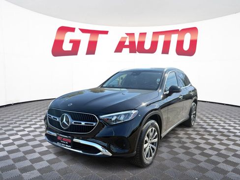 Used 2024 Mercedes-Benz GLC 300 4MATIC image 2