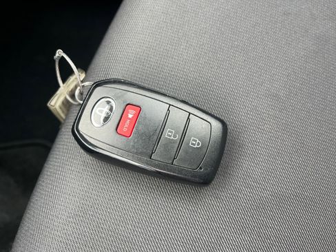 Used 2025 Toyota Tacoma TRD Off-Road image 18