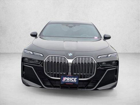 Used 2023 BMW 740i image 2