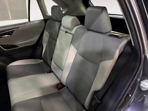 Used 2021 Toyota RAV4 Limited image 17