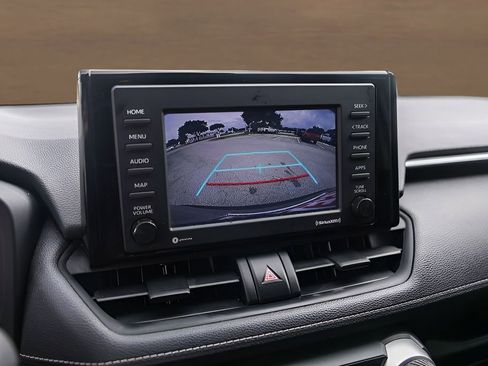 Used 2021 Toyota RAV4 LE FWD image 17