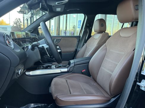 Certified 2025 Mercedes-Benz GLB 35 AMG 4MATIC image 11