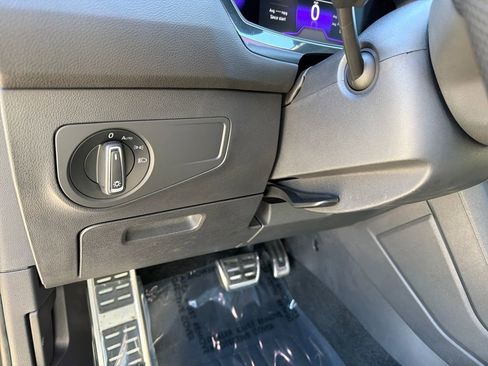 Used 2022 Volkswagen Tiguan SE R-Line image 20