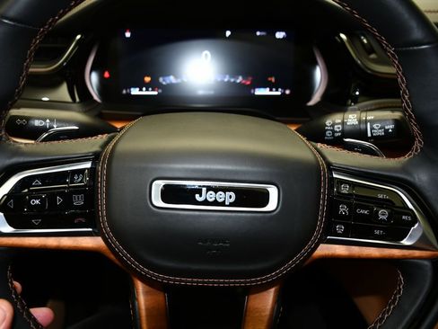 Used 2023 Jeep Grand Cherokee Summit AWD/4WD image 36