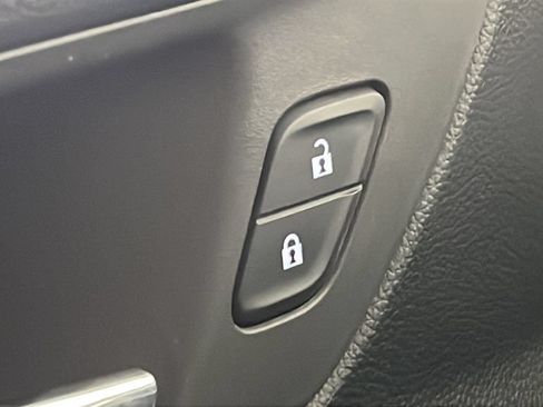 Used 2023 Chevrolet TrailBlazer LT AWD/4WD image 32