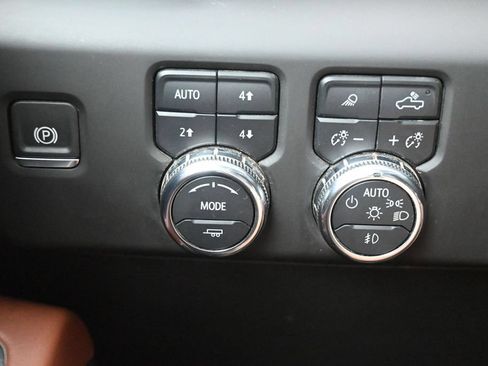 Used 2025 GMC Sierra 2500 Denali Ultimate AWD/4WD image 17