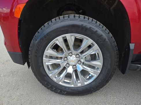 Used 2022 Chevrolet Suburban RST w/ Luxury Package AWD/4WD image 7