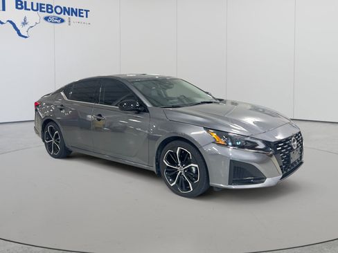 Used 2024 Nissan Altima 2.5 SR FWD image 3