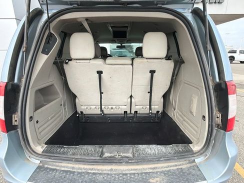 Used 2013 Chrysler Town & Country Touring-L w/ Entertainment Group #2 FWD image 23