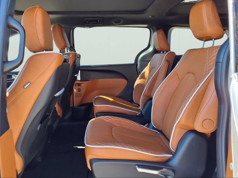 New 2026 Chrysler Pacifica Pinnacle AWD/4WD image 10