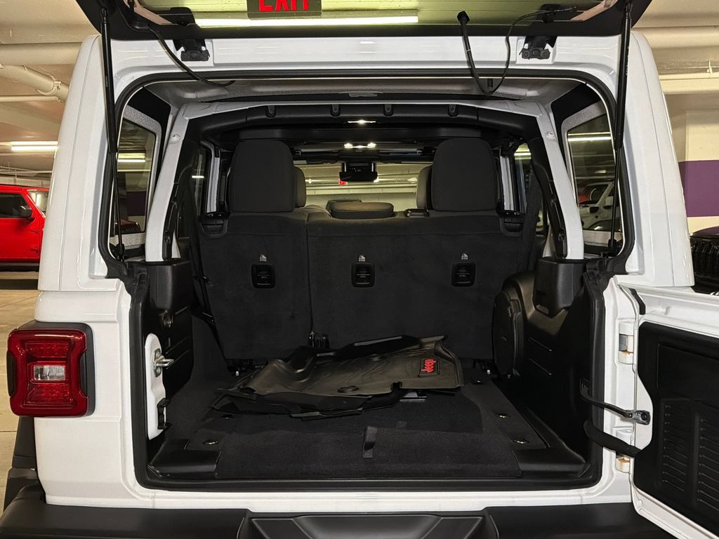Used 2021 Jeep Wrangler Unlimited Rubicon AWD/4WD image 6