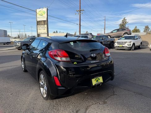 Used 2012 Hyundai Veloster w/ Style Pkg image 4