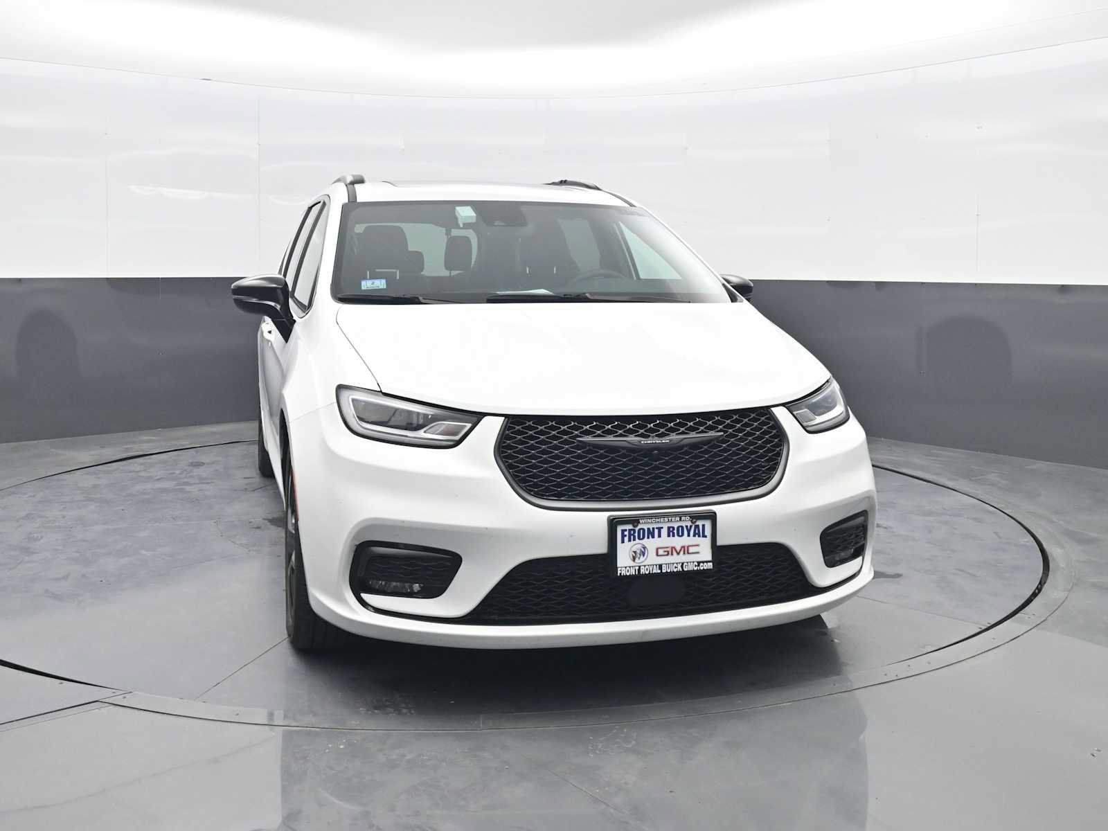 Used 2025 Chrysler Pacifica Limited FWD image 2